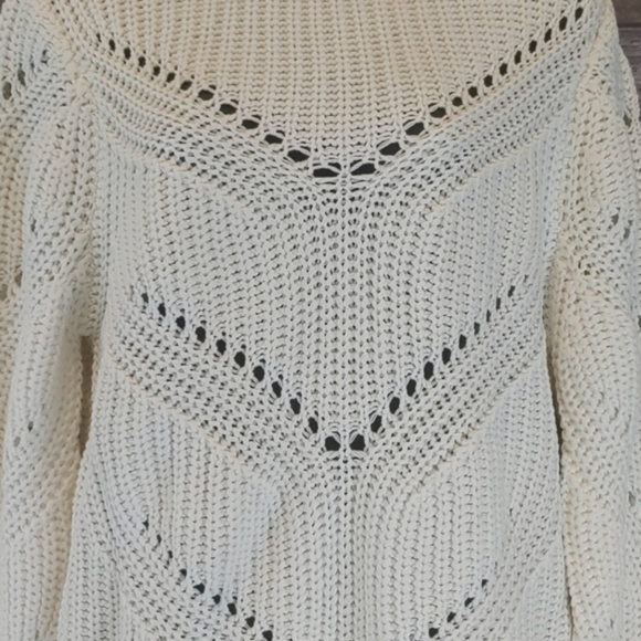 Ivory Cable Knit Sweater Size M/L - Picture 9 of 16
